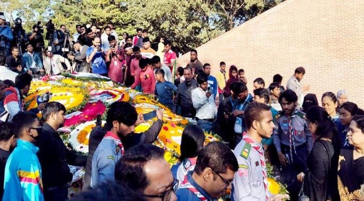 শহীদ বুদ্ধিজীবীদের সর্বস্তরের মানুষের শ্রদ্ধা