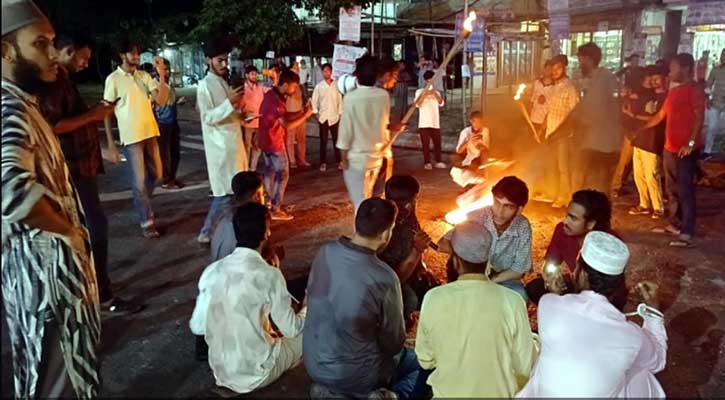 চার দফা দাবিতে মহাসড়কে ববি শিক্ষার্থীরা