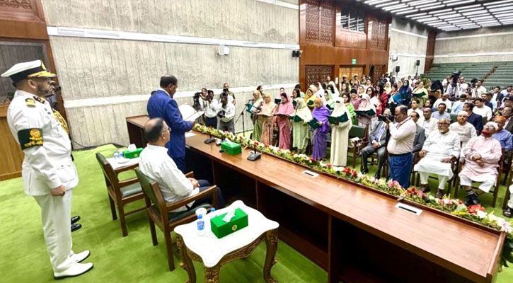 শপথ নিলেন সংরক্ষিত নারী আসনের ৪৯ এমপি