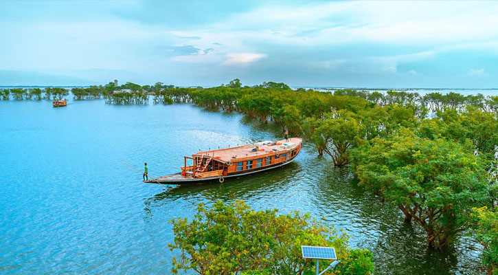 টাঙ্গুয়ার হাওরে হাউসবোট ও পর্যটকবাহী নৌযান চলাচল নিষিদ্ধ