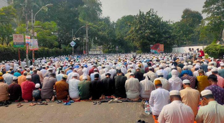 কাকরাইলে জুমা আদায় করলেন সাদপন্থীরা