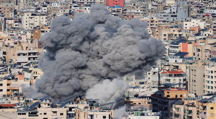 তেহরানের আকাশে আগুনের গোল্লা