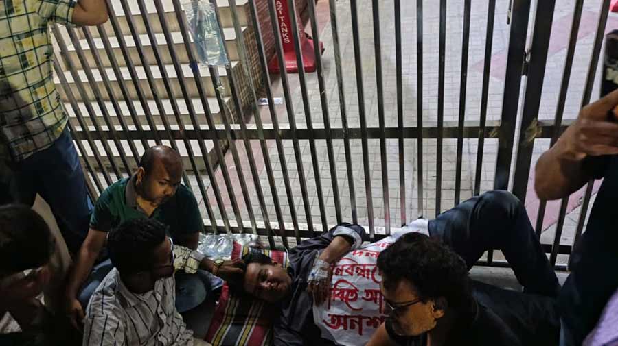 আমরণ অনশনে বসা তারেক রহমান অসুস্থ হয়ে পড়েছেন