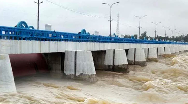 ভারতে ‘রেড অ্যালার্ট’, বাংলাদেশে সতর্কবার্তা