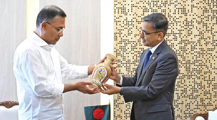 ভারতীয় হাইকমিশনারের সঙ্গে প্রধানমন্ত্রীর সৌজন্য সাক্ষাৎ