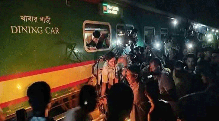 কালুরঘাট সেতুতে ট্রেন-অটোরিকশা-বাইক সংঘর্ষ, নিহত ৩, আহত ৫