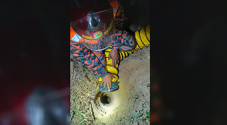 গভীর নলকূপের গর্তে পড়ে গেছে তিন বছরের শিশু, উদ্ধারে অভিযান চলছে