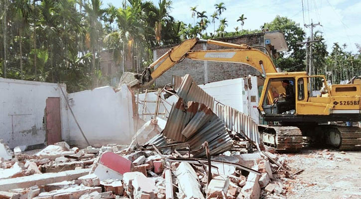 লক্ষ্মীপুরে ২১টি অবৈধ স্থাপনা উচ্ছেদ