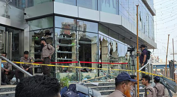 উত্তরায় শপিং মলে ভাঙচুরের ঘটনায় মামলা