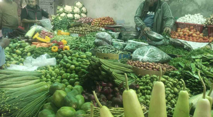 সবজির বাজারে স্বস্তি, কেজিতে ২০-৩০ টাকা পর্যন্ত কমেছে দাম