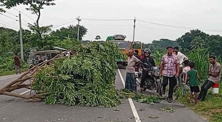 অবরোধে ঢাকার সঙ্গে বিচ্ছিন্ন ২১ জেলা