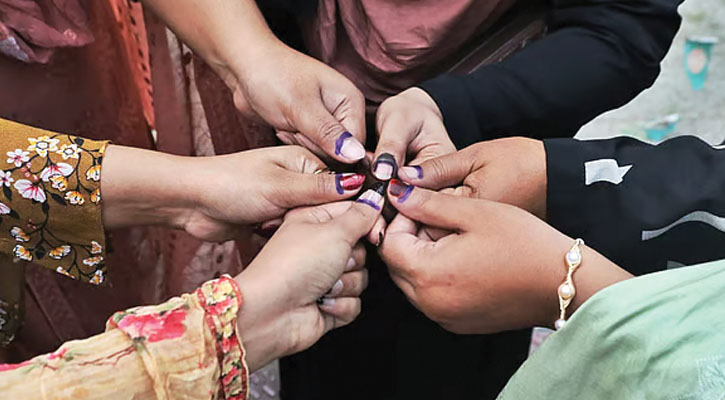 উৎসবমুখর পরিবেশে শেষ হলো ভোট