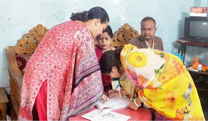 বাড়ি বাড়ি না গিয়ে যেভাবে ভোটার হালনাগাদ করতে চায় ইসি