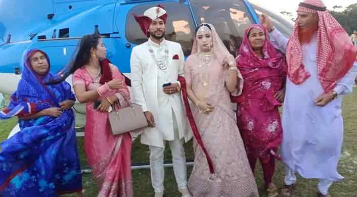 বাবা-মায়ের স্বপ্ন পূরণে হেলিকপ্টারে বউ আনলেন রাজু