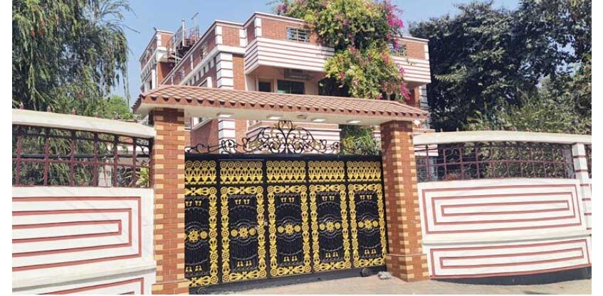 হঠাৎ পুরুষশূন্য ধীরাশ্রম এলাকা