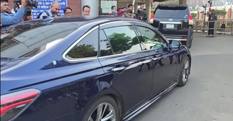 জোবাইদা রহমানকে নিতে বিমানবন্দরে পৌঁছেছে গাড়িবহর