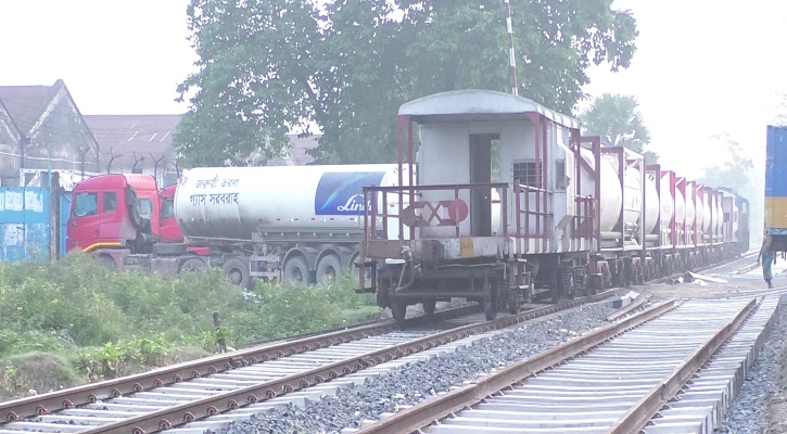 বেনাপোলে খালাস হলো ভারত থেকে আসা অক্সিজেন