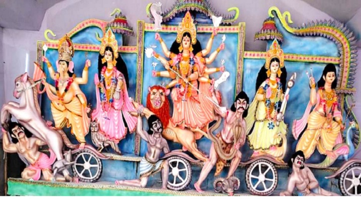 নীলফামারীতে চলছে দুর্গাপূজার শেষ মুহুর্তের প্রস্তুতি 