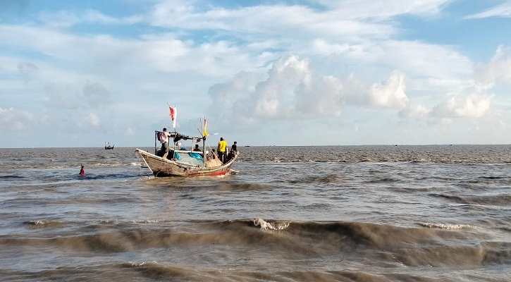 মাছ ধরার ট্রলারডুবি, নিহত ১