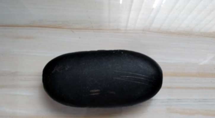 কোটি টাকার কষ্টি পাথরসহ আটক ১