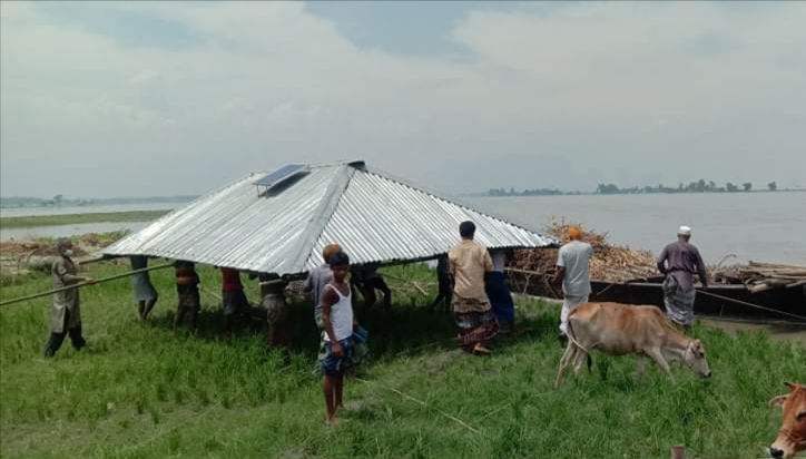 নদীভাঙনে অসহায় তিস্তাপারের মানুষ