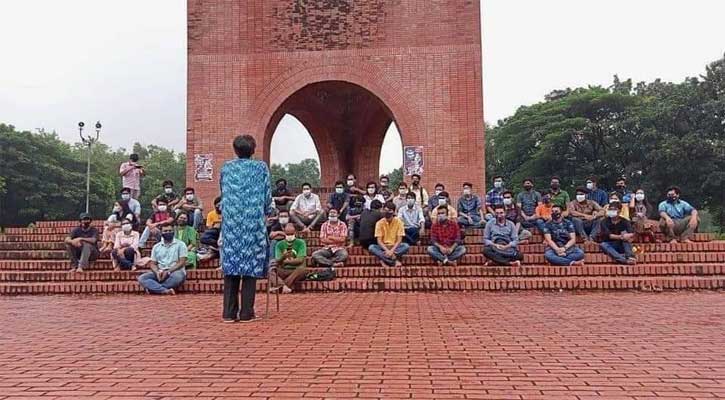 প্রতীকী ক্লাস নিলেন জাবির অধ্যাপক
