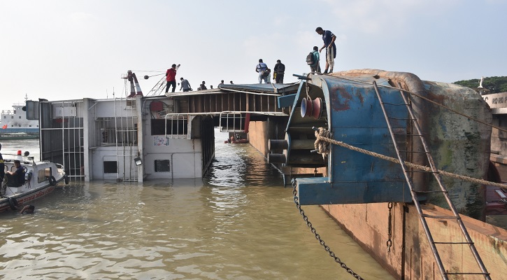 আমানত শাহকে তুলতে পাটুরিয়ায় ডুবুরি দল