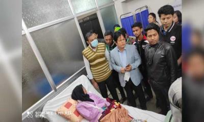 বাসের ধাক্কায় জবি শিক্ষার্থী আহত