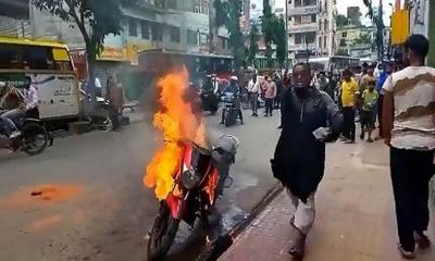 আগুন দিয়ে নিজেরই ক্ষতি হলো, বললেন সেই পাঠাও চালক