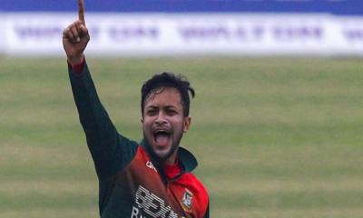 মালিঙ্গাকে হটিয়ে বিশ্ব রেকর্ড সাকিবের