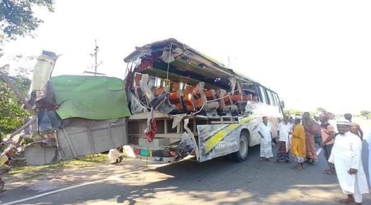 ত্রিশালে বাস-ট্রাকের সংঘর্ষে নিহত বেড়ে ৭