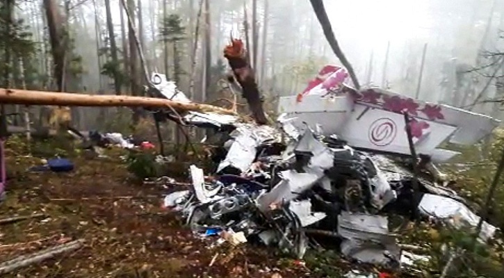 জঙ্গলে বিমানের জরুরি অবতরণ, নিহত ৪