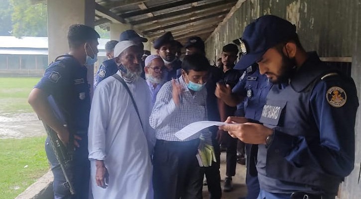 জাল ভোট: ২ সহকারী প্রিসাইডিং অফিসার আটক