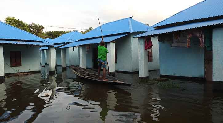 উপহারের ঘর এখন গলার কাঁটা