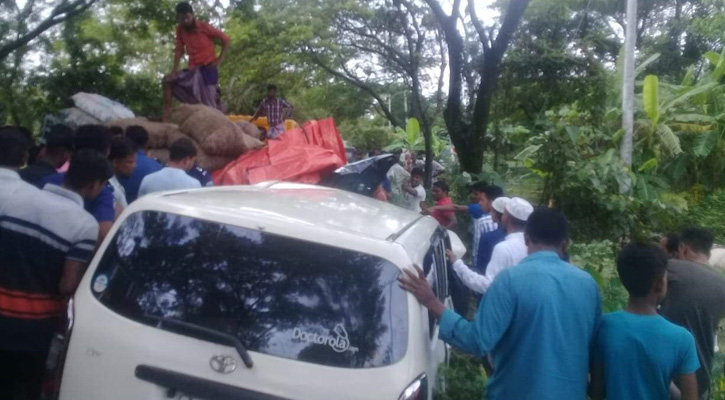 সড়ক দুর্ঘটনায় দাদা-নাতি নিহত