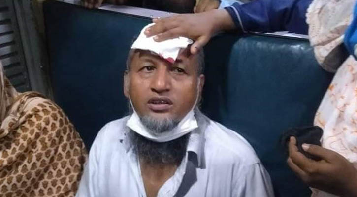 চলন্ত ট্রেনে পাথর নিক্ষেপ, আহত ১