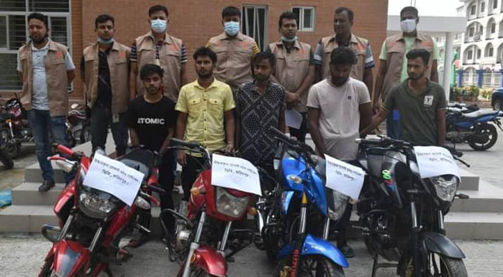 চোরাই মোটরসাইকেল চক্রের ৫ সদস্য আটক