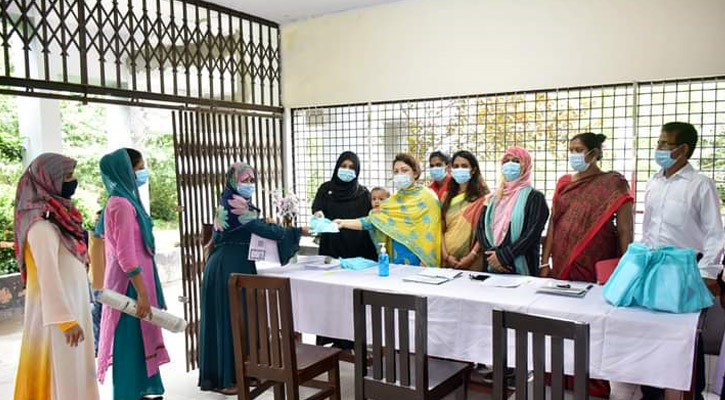 দেড় বছর পর হলে ফিরেছেন খুবি শিক্ষার্থীরা