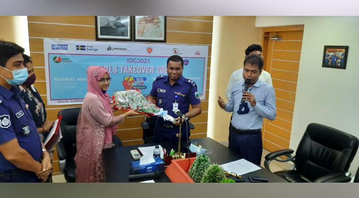 এক ঘণ্টার জন্য পুলিশ সুপার স্কুলছাত্রী নুসরাত
