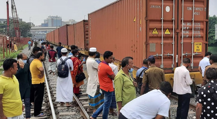 মগবাজার রেলক্রসিংয়ে মালবাহী ট্রেন লাইনচ্যুত