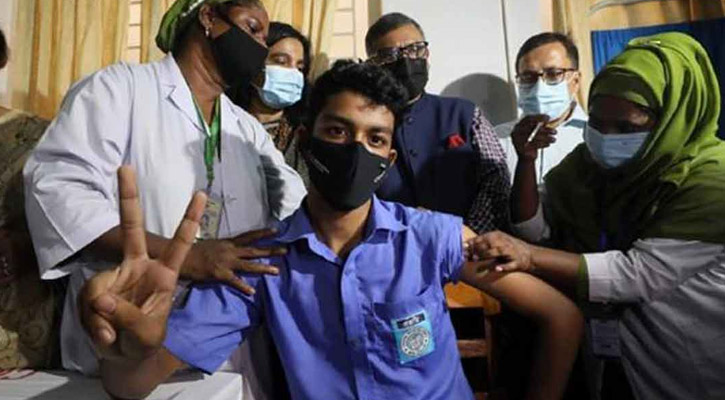 ১২ নয়, ৮ কেন্দ্রে স্কুলশিক্ষার্থীদের টিকা