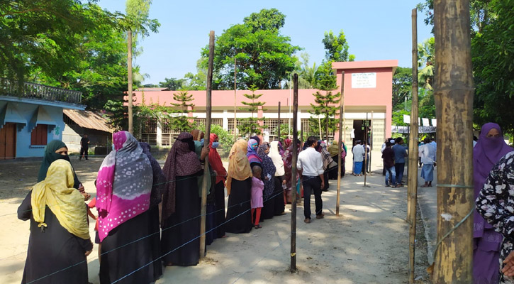 মিরসরাইয়ে বিক্ষিপ্ত ঘটনার মধ্য দিয়ে চলছে ভোট গ্রহণ