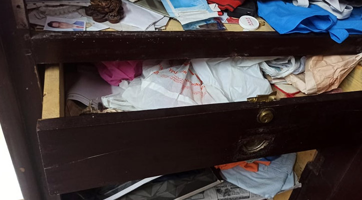 দিন-দুপুরে মন্ত্রী পিএ এর বাসায় চুরি