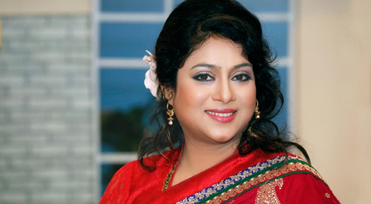 দেশে ফিরছেন শাবনূর, ফিরতে পারেন অভিনয়ে