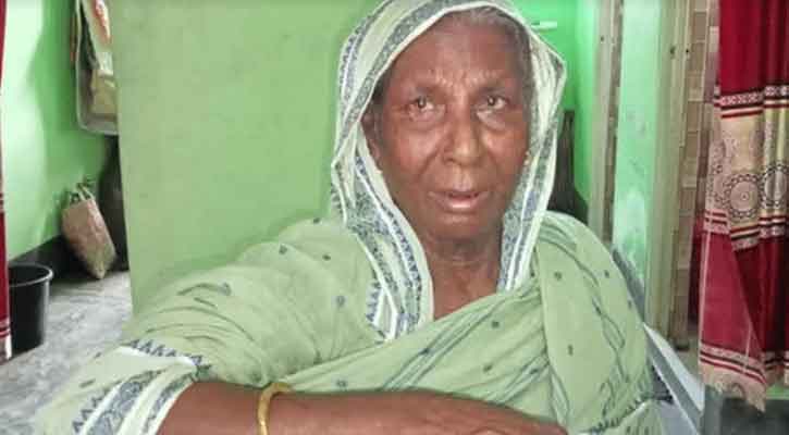 বৃদ্ধাকে দুইবার টিকা দেওয়ার অভিযোগ