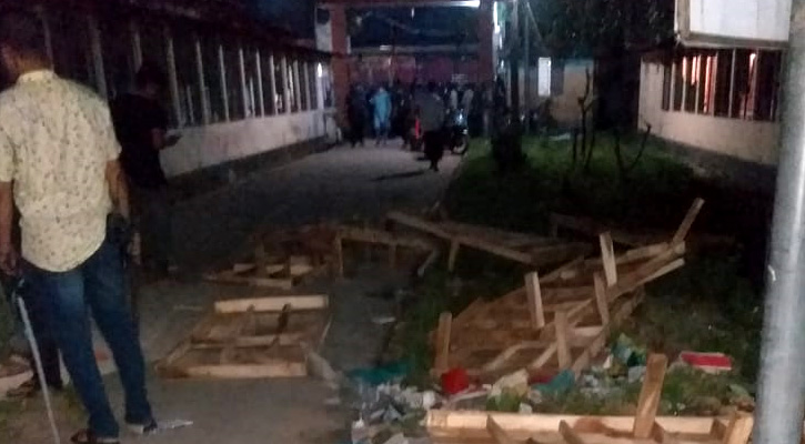 মমেক ছাত্রলীগের দুই পক্ষের পাল্টাপাল্টি  ধাওয়া