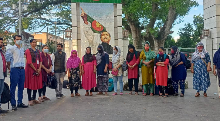 ভারতে পাচার ১২ নারীকে হস্তান্তর