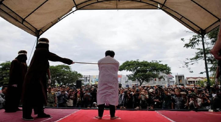 বিবাহবহির্ভূত যৌন সম্পর্ক, যুগলকে বেত্রাঘাত