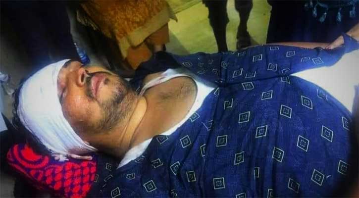 মারধরের ভিডিও ধারণের সময় হামলার শিকার সাংবাদিক 