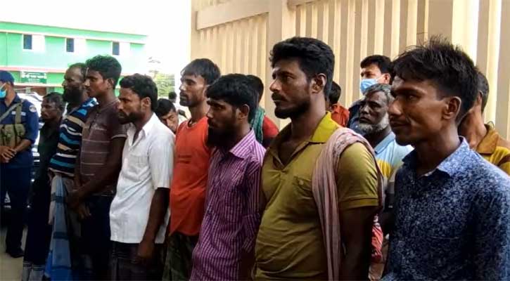 নিষেধাজ্ঞা অমান্য করে ইলিশ ধরায় ১৪ জেলের কারাদণ্ড